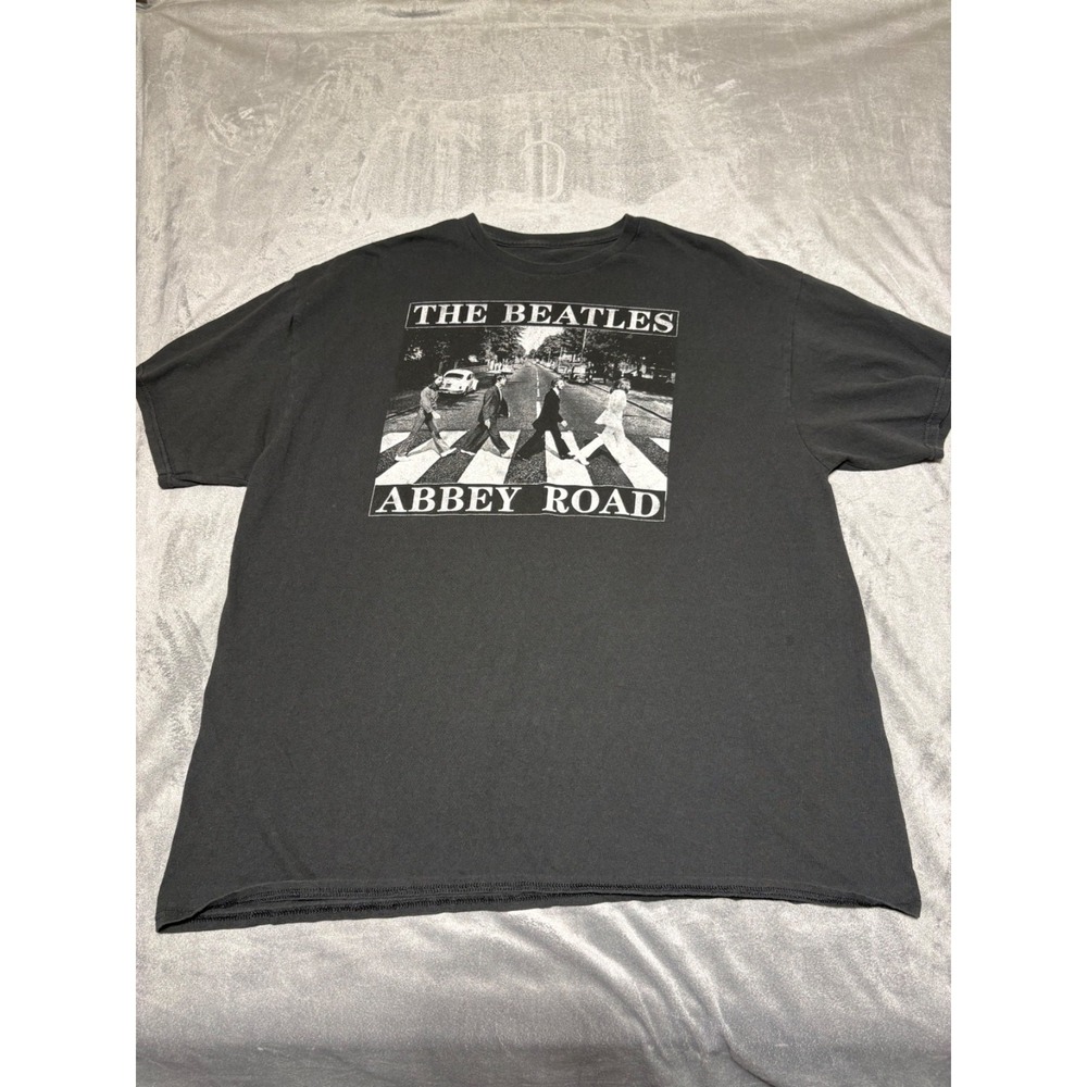 The Beatles Mens Size 2XL Black Short Sleeve Abbey Road Graphic Shirt